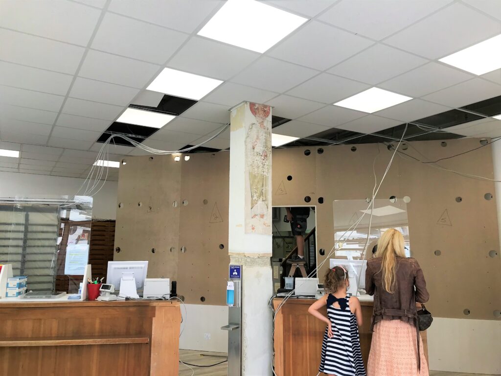 縝密的沙盤推演，按部就班執行改裝同時，聖安東尼藥房仍照常營業